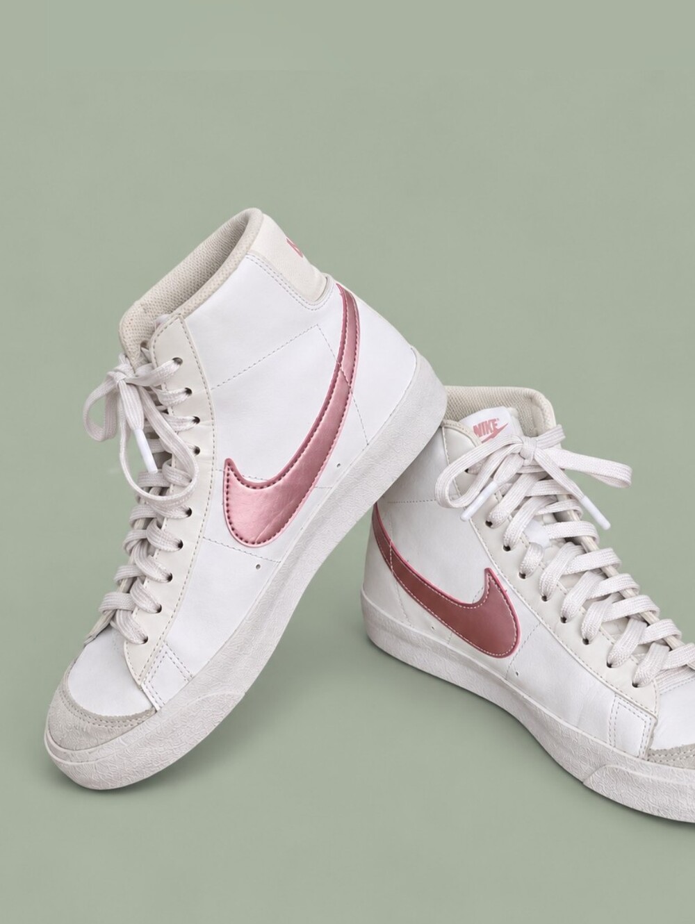 Nike Blazer Mid ’77 High Tops • White Metallic Pink Rose Gold • Women’s 7.5